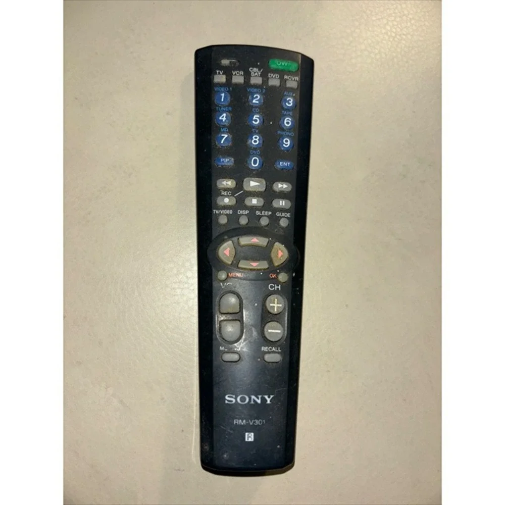 Sony RM-V301 Magnavox Universal Remote Control Bundle Black Good‎ Multi-Device
